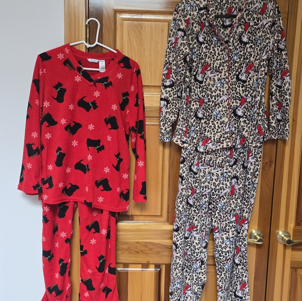 Womens 2 Sets Of PJS Red and Leopard Pajama Set